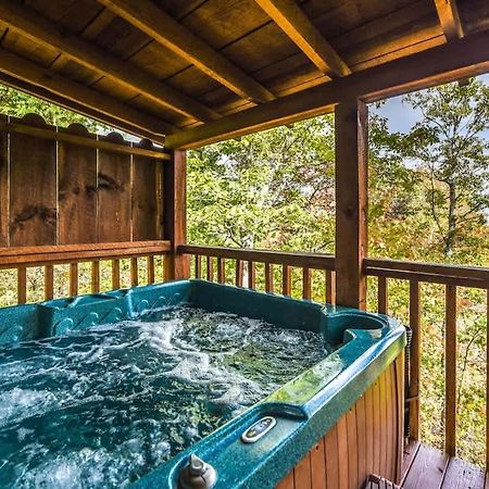 View! Cozy, Private, Fireplace, Hot Tub Log Cabin, Honeymoon! Sevierville Luaran gambar
