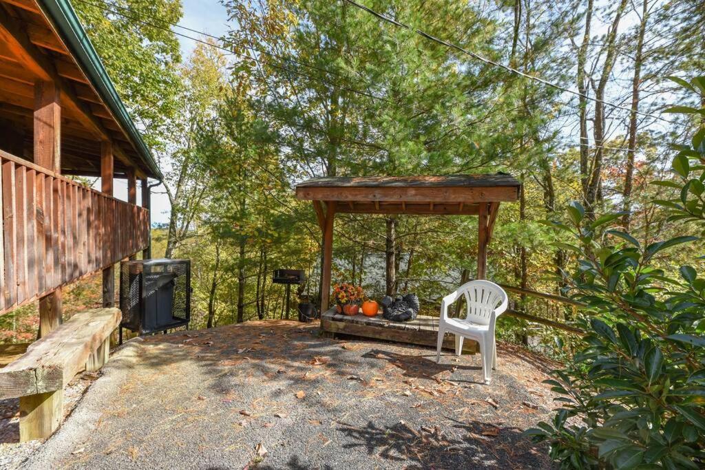 View! Cozy, Private, Fireplace, Hot Tub Log Cabin, Honeymoon! Sevierville Luaran gambar
