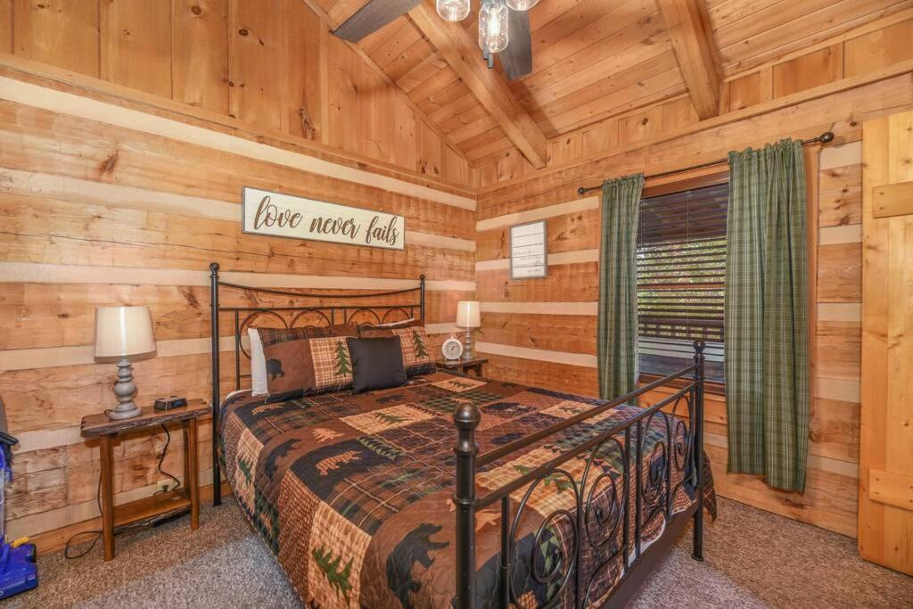 View! Cozy, Private, Fireplace, Hot Tub Log Cabin, Honeymoon! Sevierville Luaran gambar