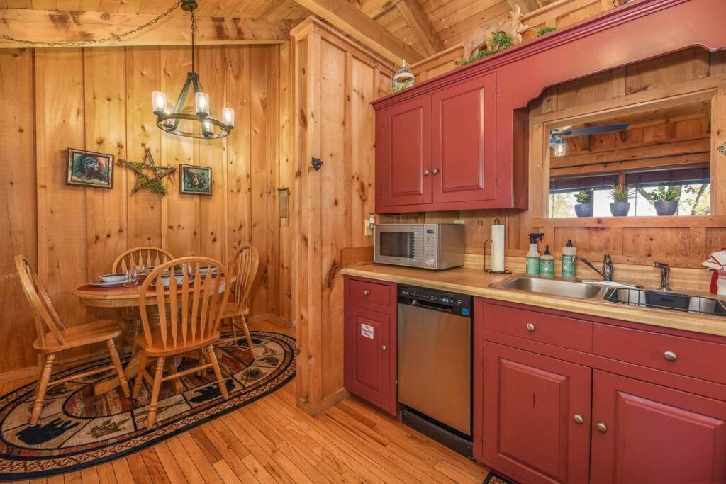 View! Cozy, Private, Fireplace, Hot Tub Log Cabin, Honeymoon! Sevierville Luaran gambar