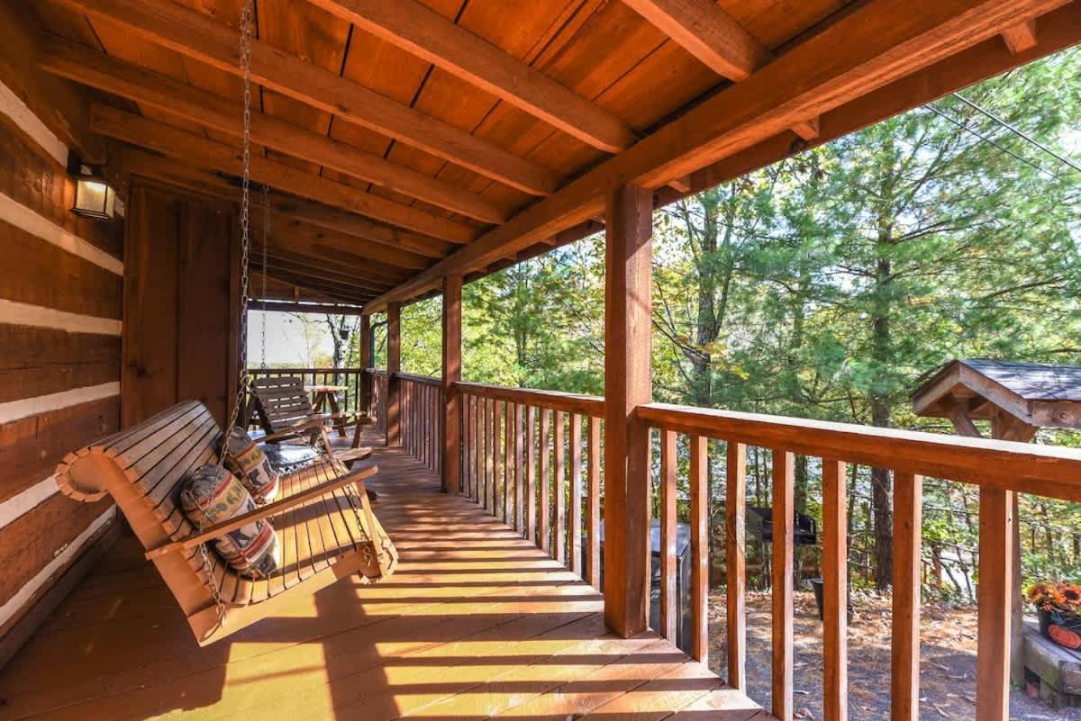 View! Cozy, Private, Fireplace, Hot Tub Log Cabin, Honeymoon! Sevierville Luaran gambar
