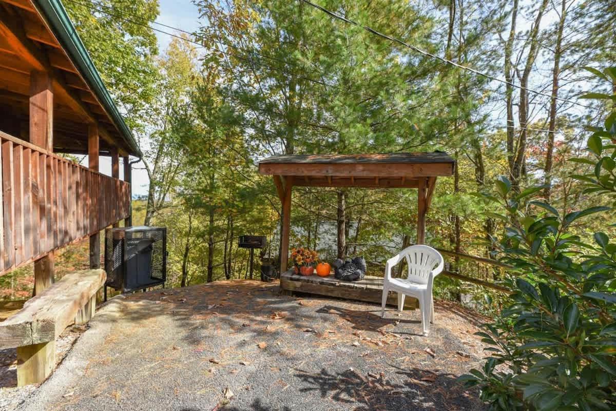 View! Cozy, Private, Fireplace, Hot Tub Log Cabin, Honeymoon! Sevierville Luaran gambar